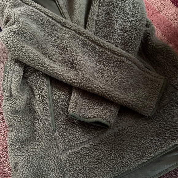 Nike Yoga Pullover - Picture 6 of 6